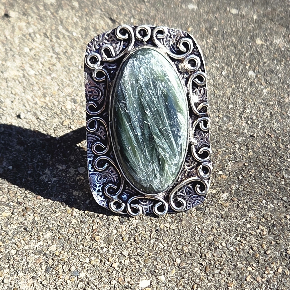 Elegant Silver and Green Statement Ring